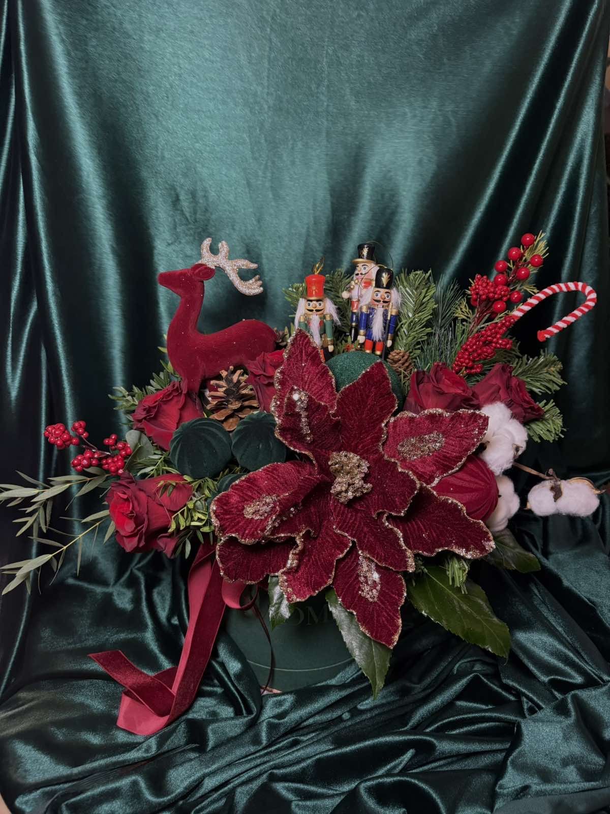 NAOMÍ festive arrangement